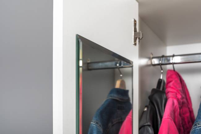 Стол компьютерный с двумя шкафами и навесной полкой Торонто цвет белый шагрень/стальной серый