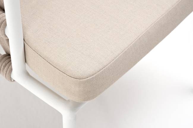 "Диего" стул плетеный из роупа, каркас из стали белый муар, роуп бежевый круглый, ткань бежевая 052 "Диего" стул плетеный из роупа, каркас из стали белый муар, роуп бежевый круглый, ткань бежевая 052