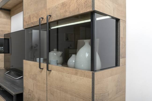 Два комода с витриной с подсветкой и навесная полка Трувор цвет дуб гранж песочный/интра Два комода с витриной с подсветкой и навесная полка Трувор цвет дуб гранж песочный/интра