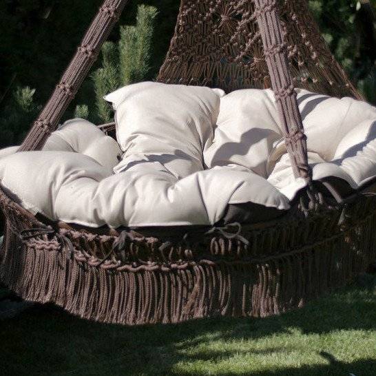 Подвесное плетеное кресло качели CARTAGENA (цвет коричневый) с подушками (цвет бежевый) без каркаса Подвесное плетеное кресло качели CARTAGENA (цвет коричневый) с подушками (цвет бежевый) без каркаса